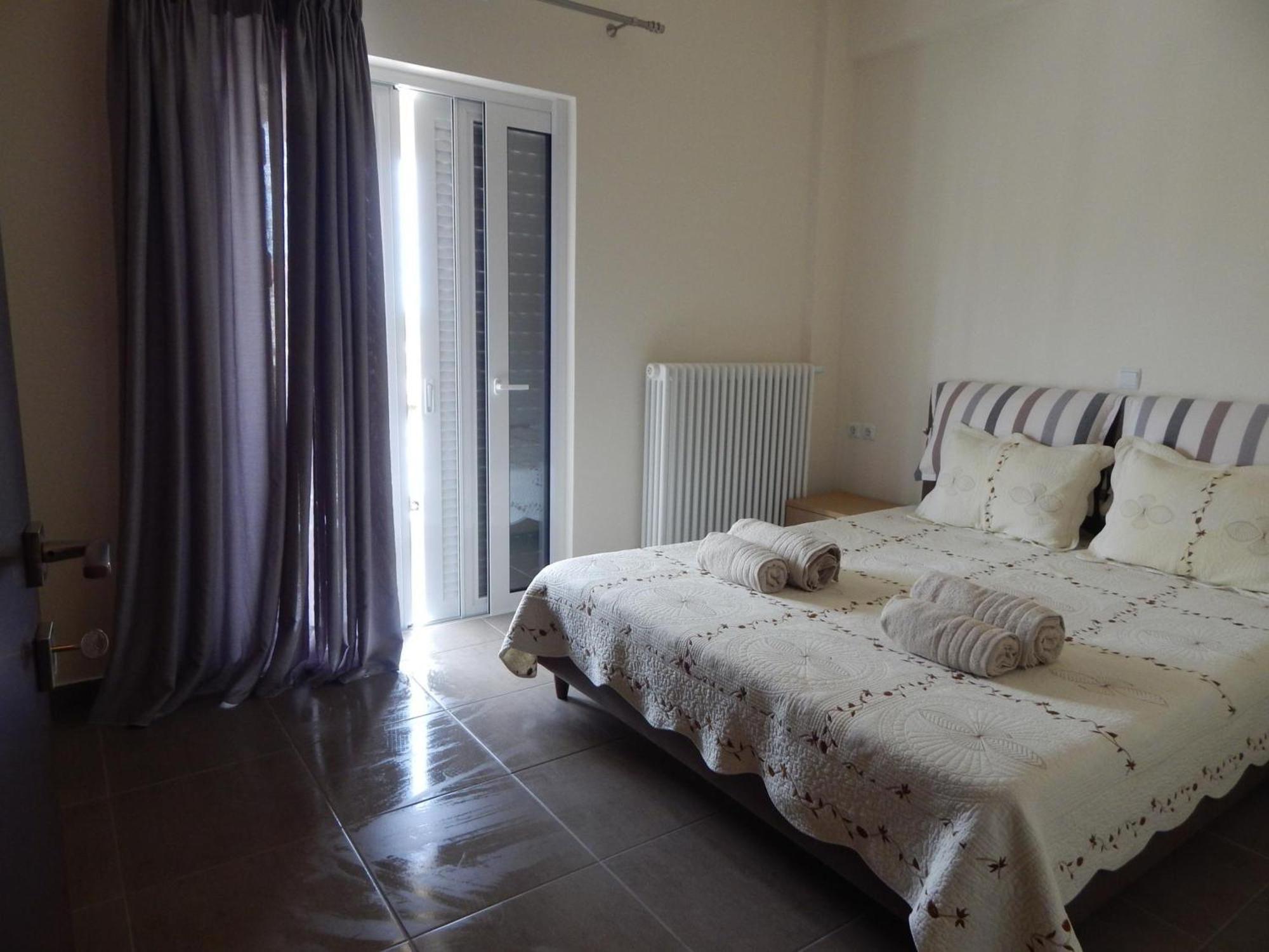 Samaras Apartments In Камена Вурла Екстериор снимка