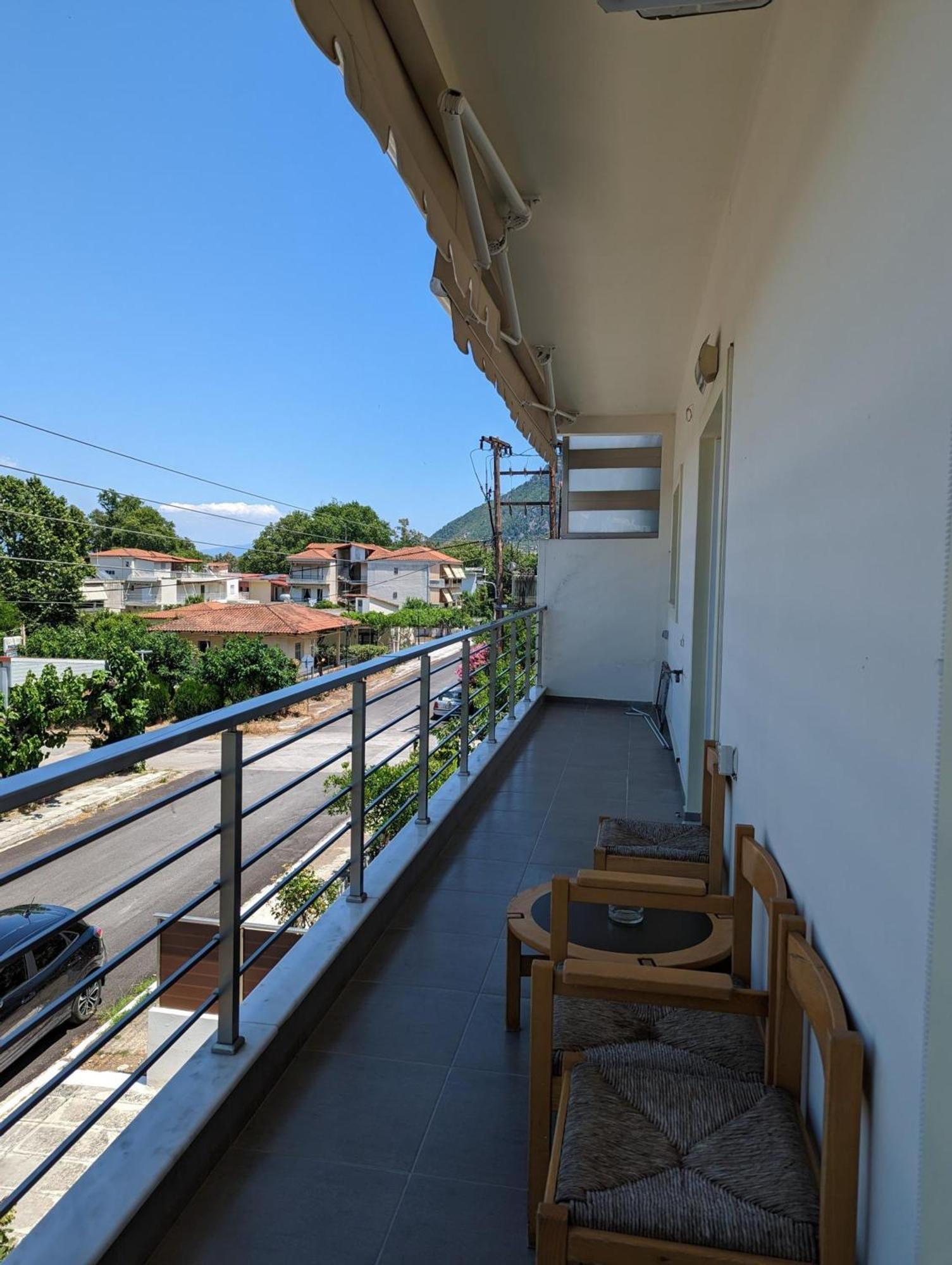 Samaras Apartments In Камена Вурла Екстериор снимка