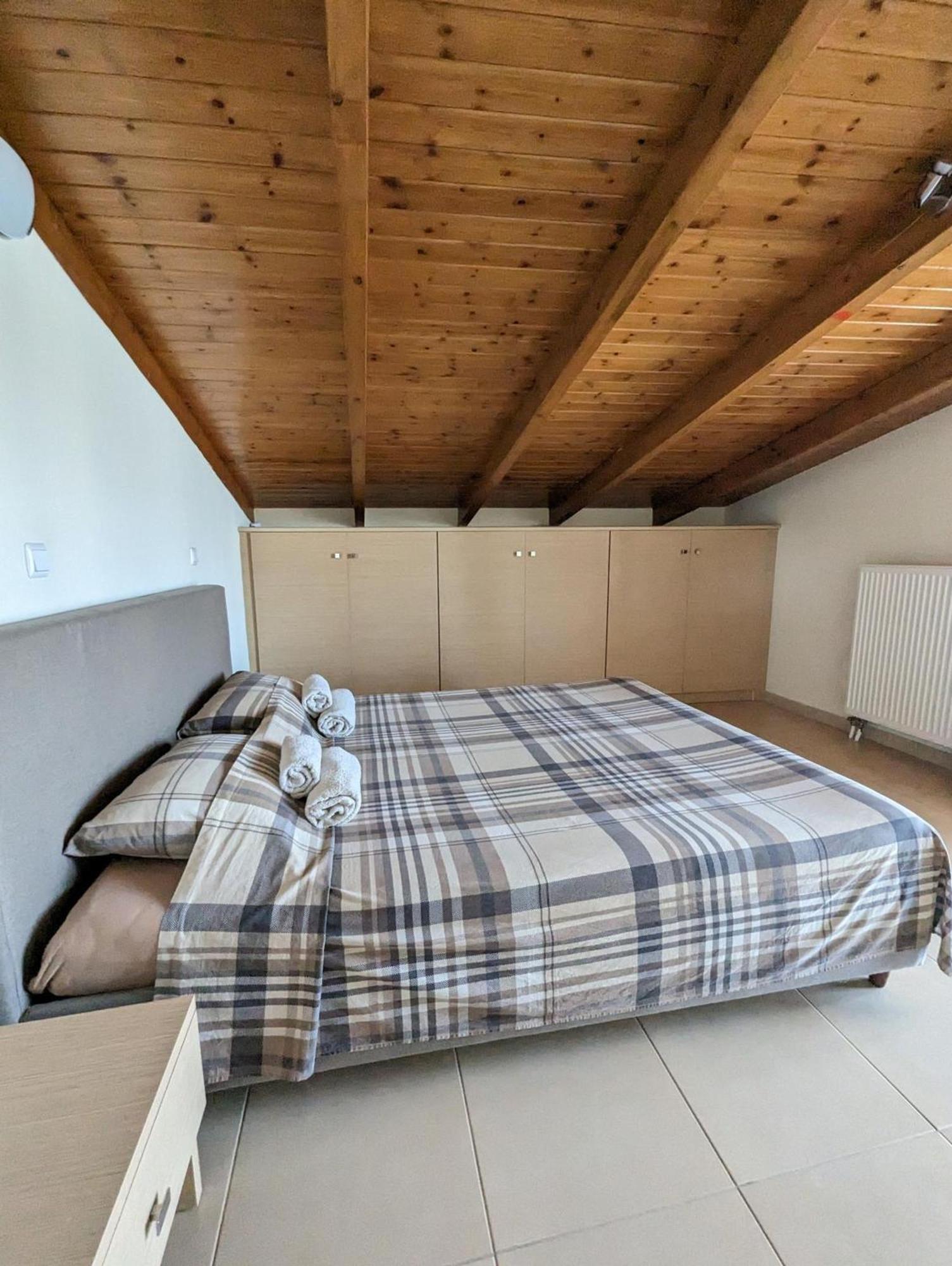 Samaras Apartments In Камена Вурла Екстериор снимка