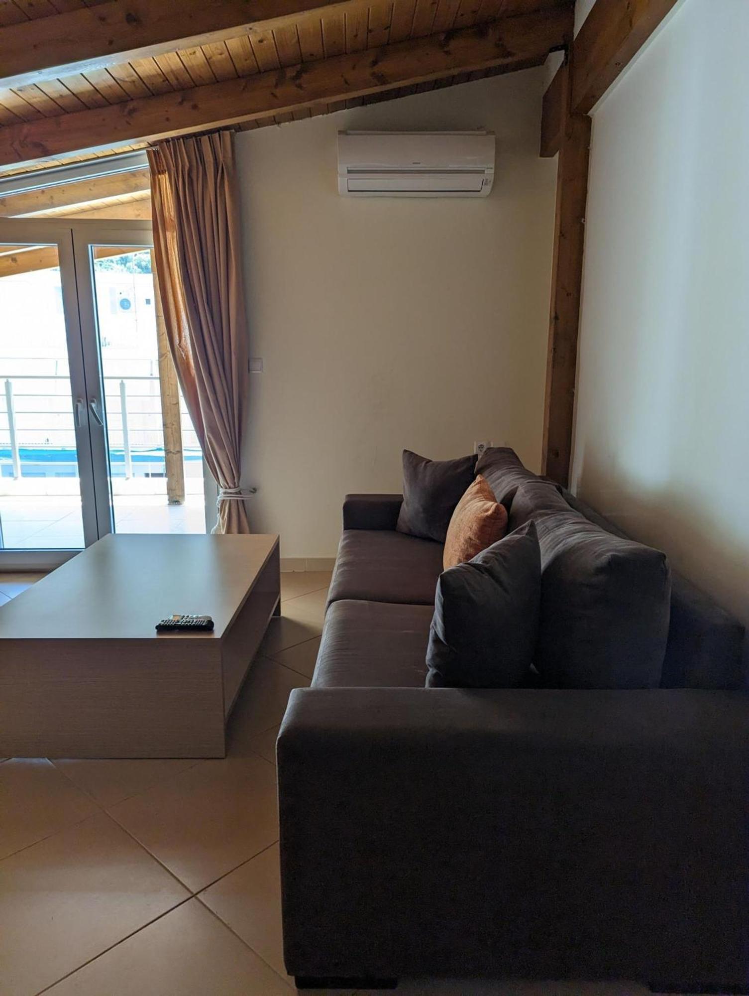 Samaras Apartments In Камена Вурла Екстериор снимка