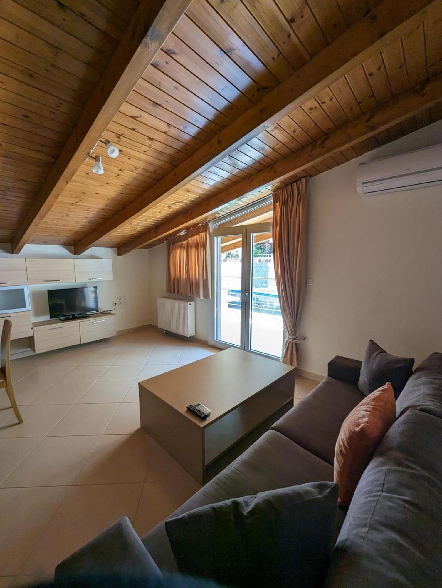 Samaras Apartments In Камена Вурла Екстериор снимка