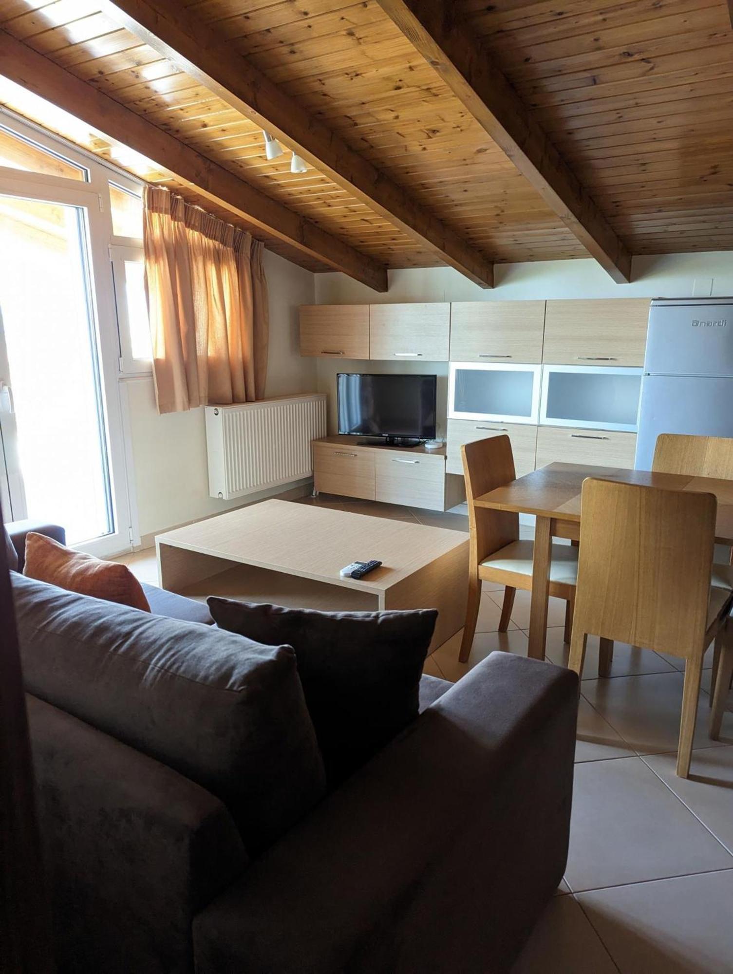 Samaras Apartments In Камена Вурла Екстериор снимка