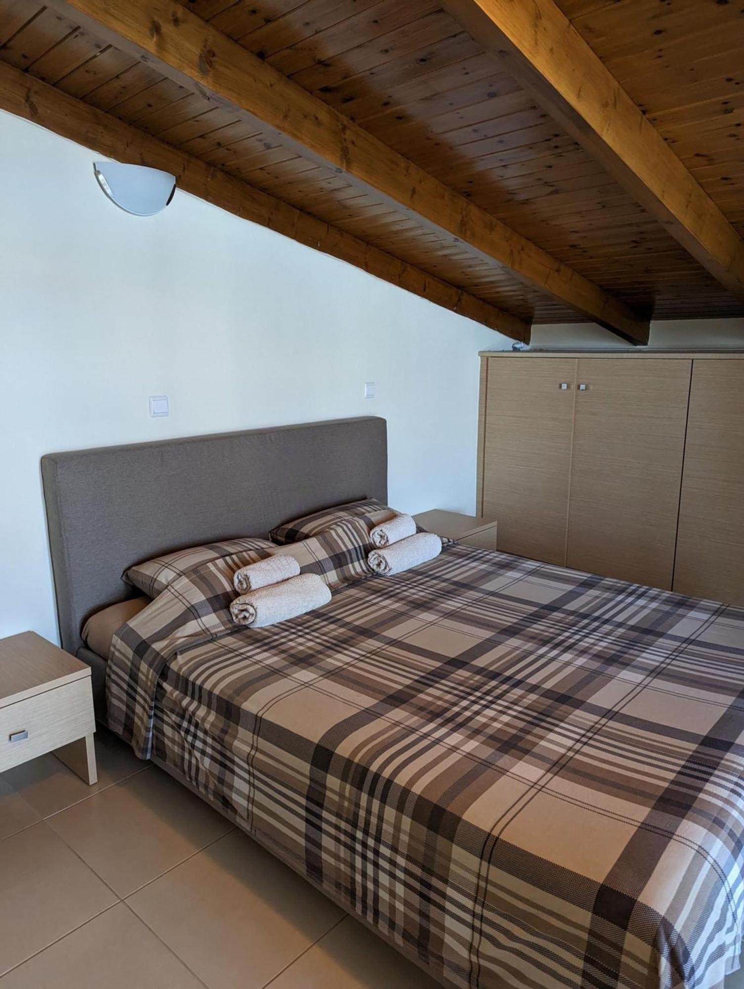 Samaras Apartments In Камена Вурла Екстериор снимка