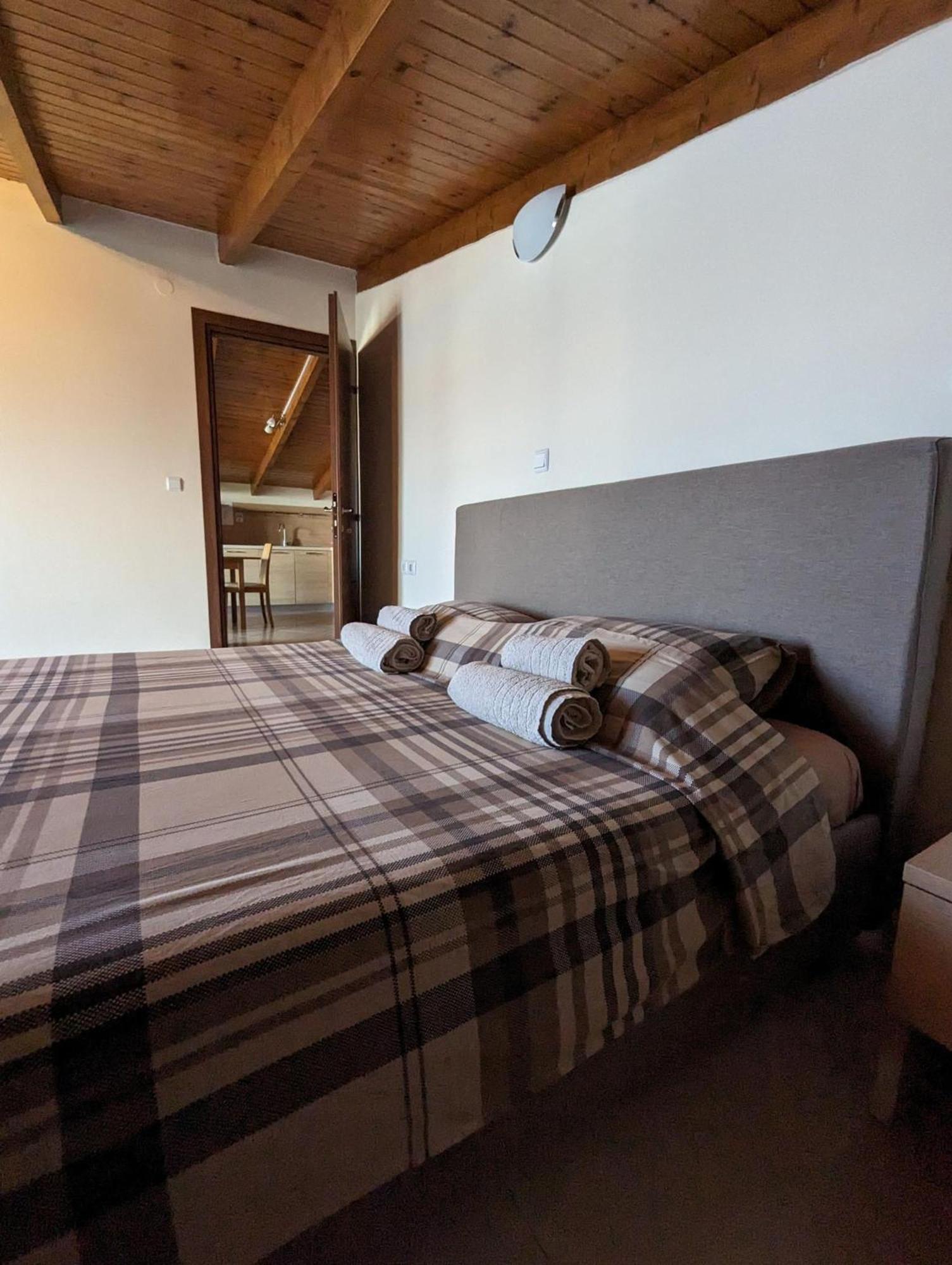 Samaras Apartments In Камена Вурла Екстериор снимка