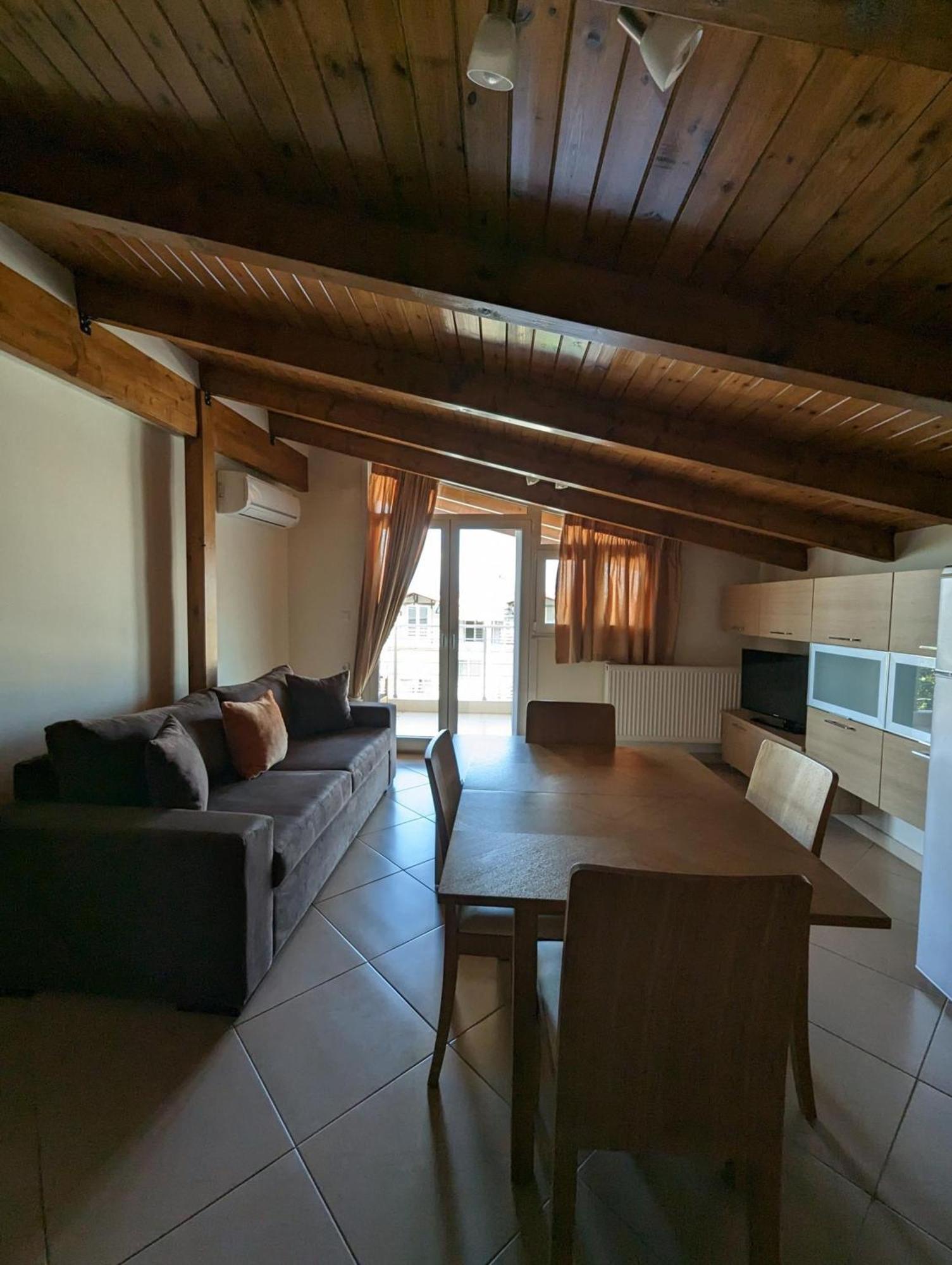 Samaras Apartments In Камена Вурла Екстериор снимка