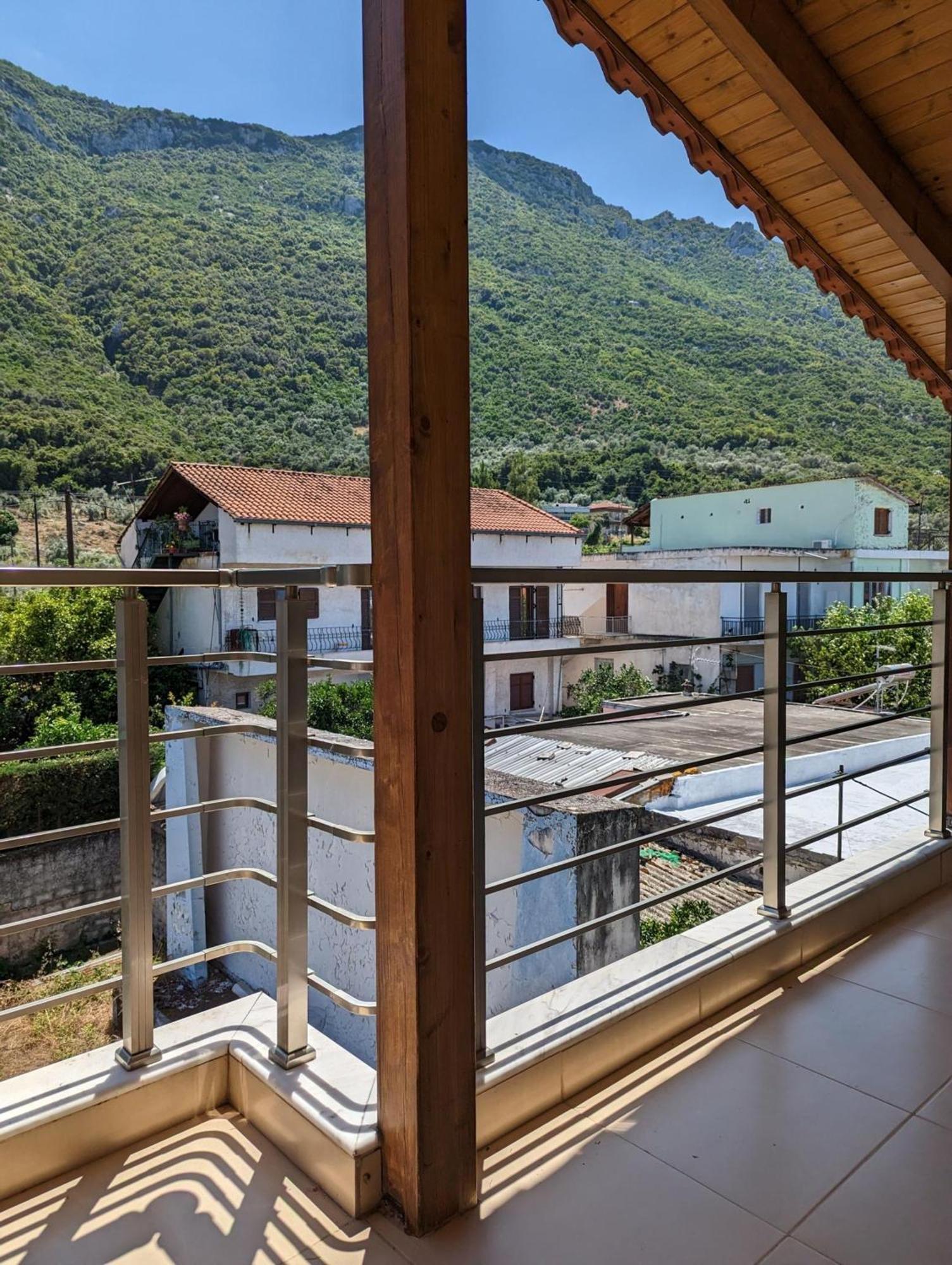 Samaras Apartments In Камена Вурла Екстериор снимка