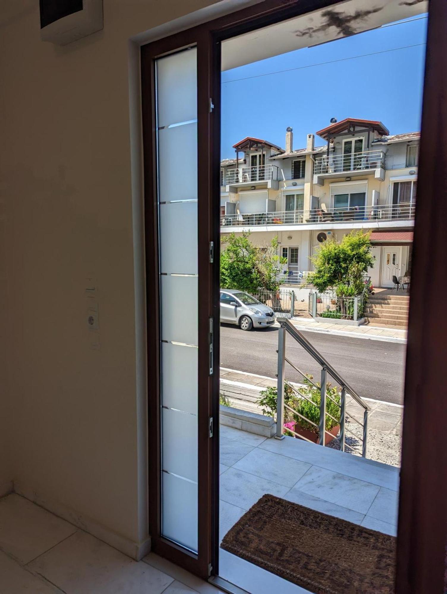 Samaras Apartments In Камена Вурла Екстериор снимка